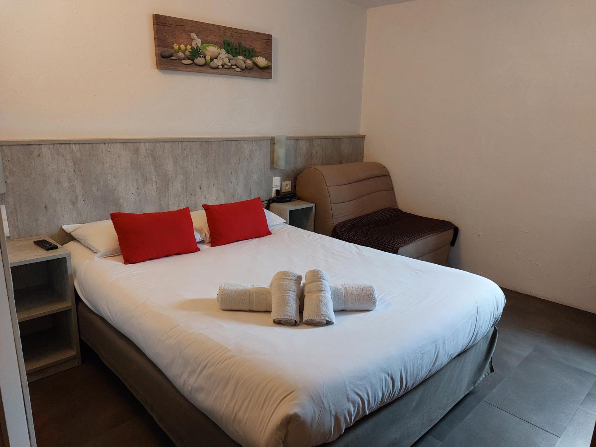 Brit Hotel Bosquet Carcassonne Cite Exterior photo